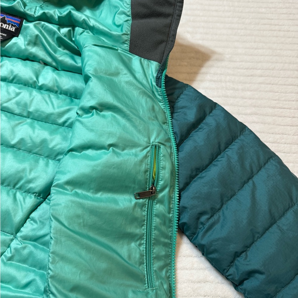 Patagonia Women's Teal Puffer Jacket with Hood - Picture 8 of 10